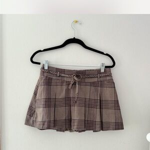 Hollister Mid-Rise Pleated Mini Skort
